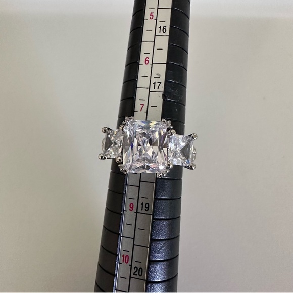 CRYSTAL DREAM AAA Cubic Zirconia Ring GIFT size 7 - Picture 7 of 10
